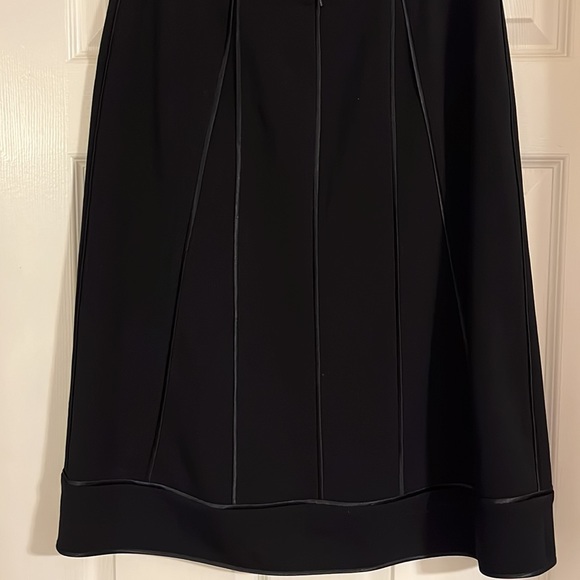 Jacqueline Quinn sophisticated skirt - Picture 3 of 5